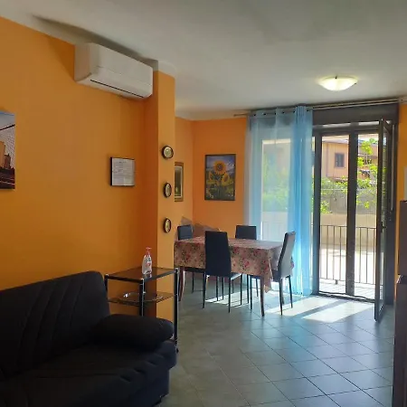 Orange House בוסה