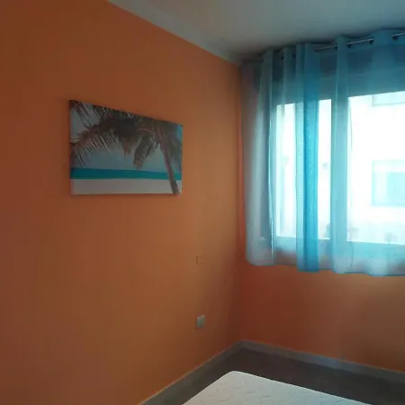Orange House Apartment *