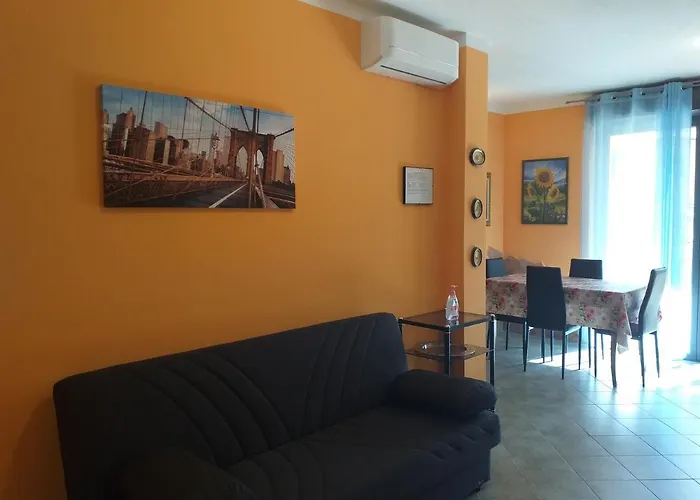 Orange House Apartment *